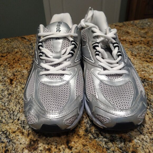 Reebok Pheehan Running Shoe 1AP506 Men’s Size 9 4E Silver Foil With Black/White main image 8